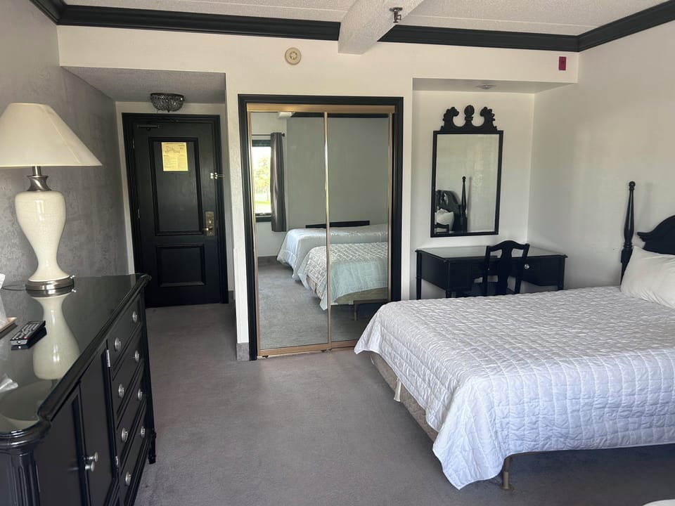 Unit with 2 Double Beds