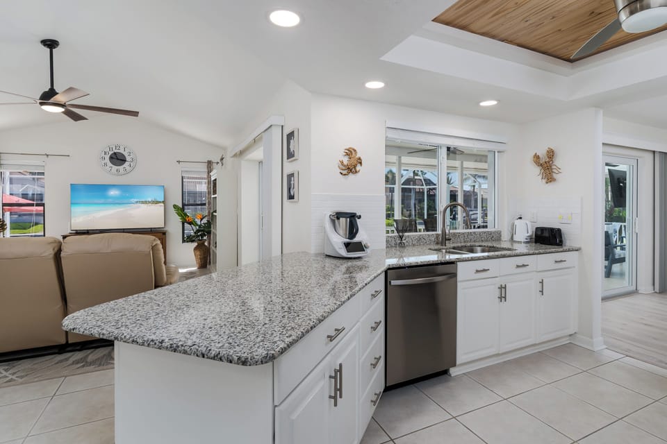 Kitchen Bar and Prep Area