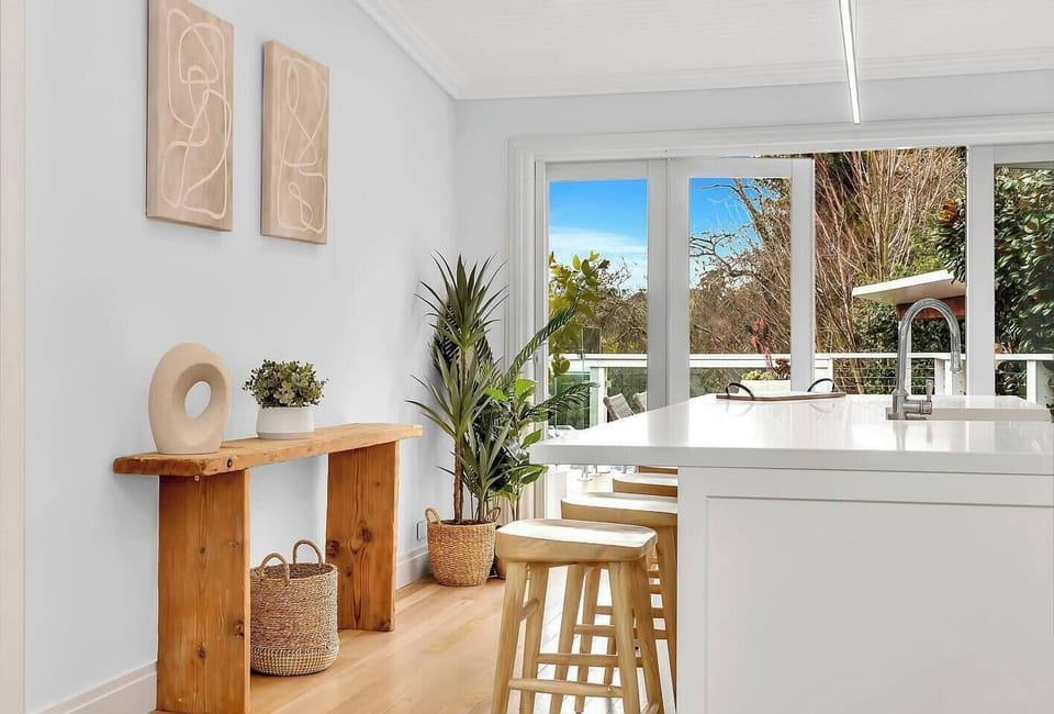 Start your mornings with sweeping treetop views right from the kitchen island—where every coffee comes with a touch of the Adelaide Hills charm.