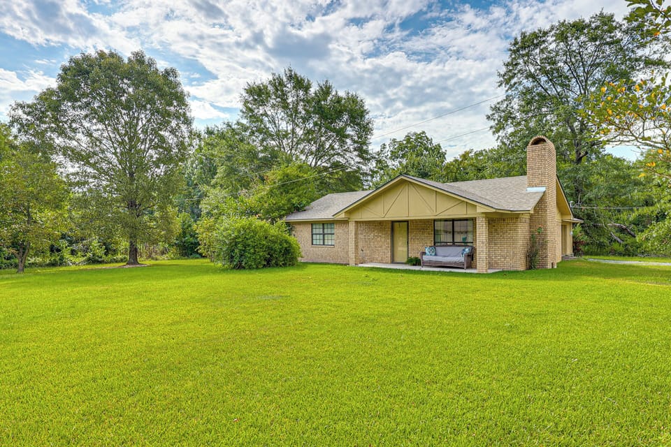 Texarkana Vacation Rental | 2BR | 1BA | Step-Free Access | 1,500 Sq Ft