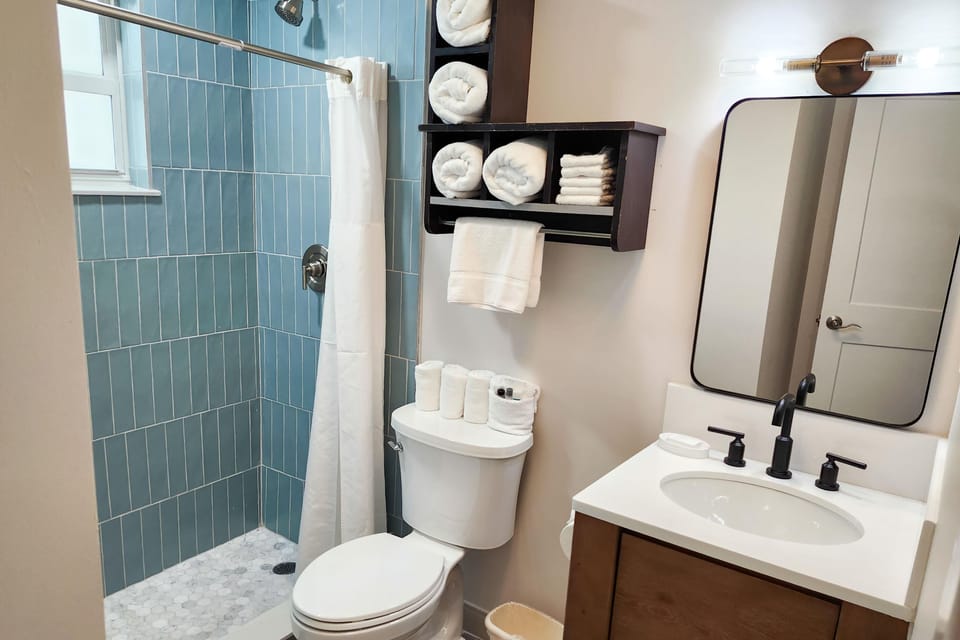 Poolside Two Bedroom Suite image 5