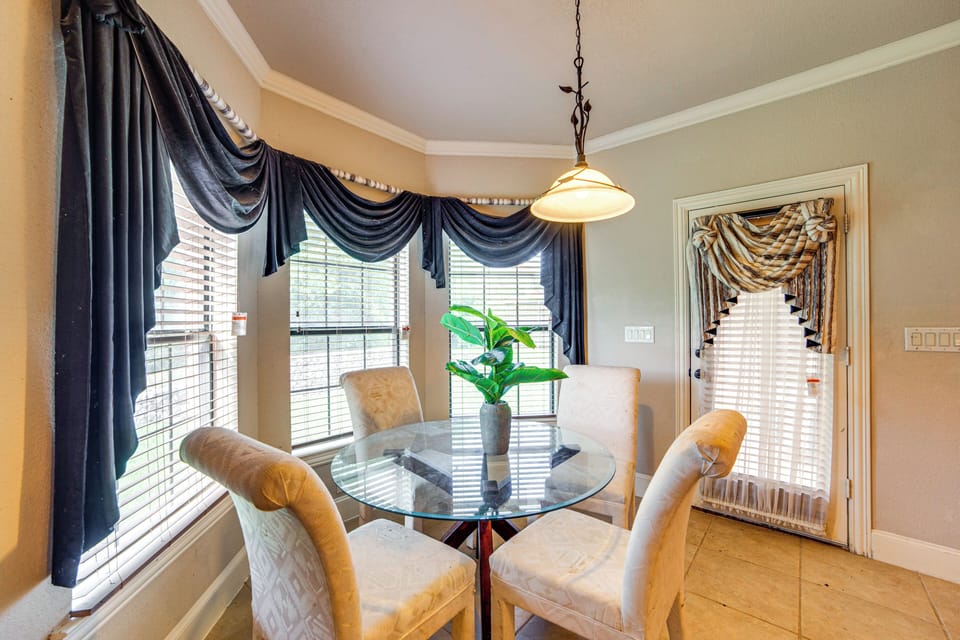 Dining Nook | 1st Floor