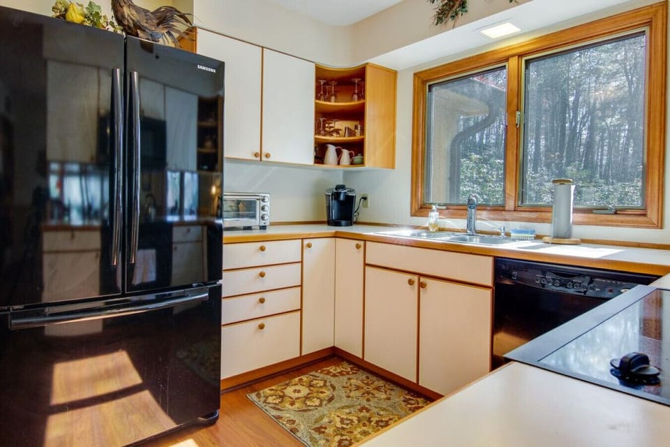 Kitchen | Bright & Functional | Black Appliances | Dining Area | Cozy Table & Mountain Views