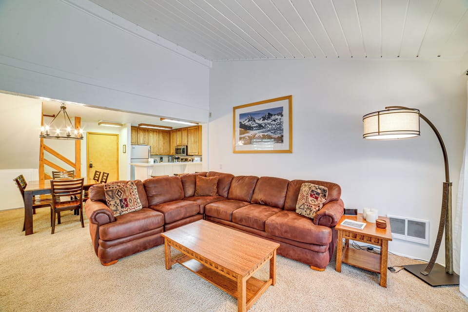 Living Room | Free WiFi | Queen Sleeper Sofa | 1st Floor