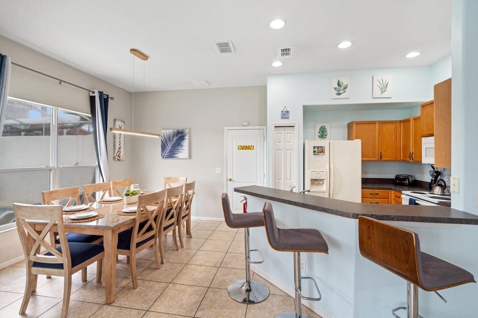 Kitchen / Dining