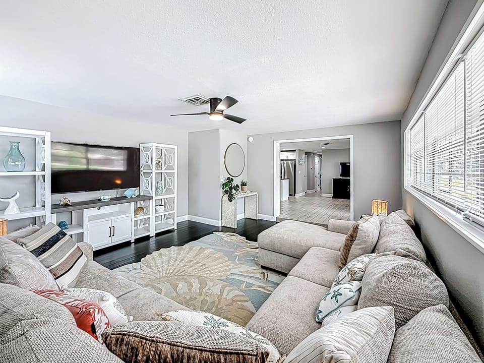 Spacious living room