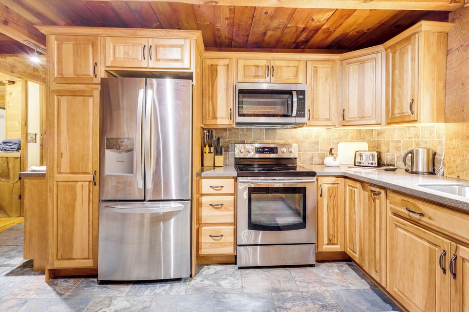 Kitchen | Cooking Basics | Free WiFi | Central A/C & Heat | 1st Floor