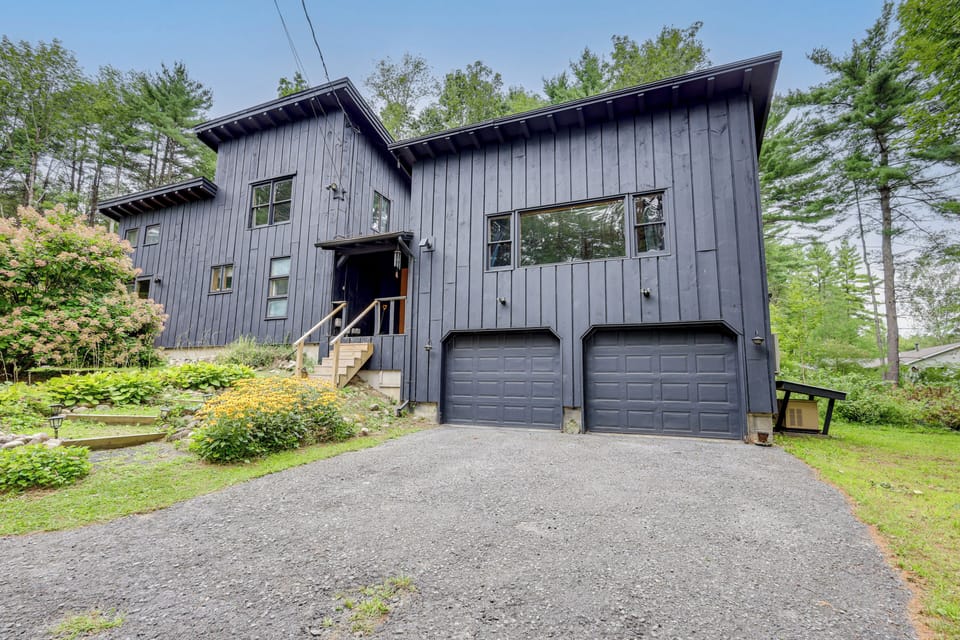 Hudson Falls Vacation Rental | 2BR | 2BA | 2,214 Sq Ft | Stairs Required