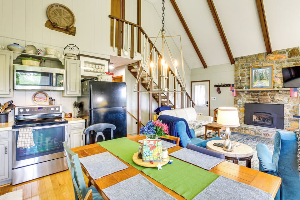 Dining Area | Dishware & Flatware | Main Level