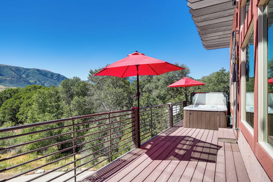 Private Deck | Hot Tub
