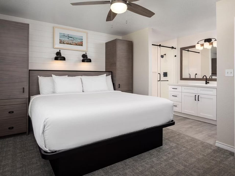 Unwind in a crisp king bed with stylish modern finishes.
