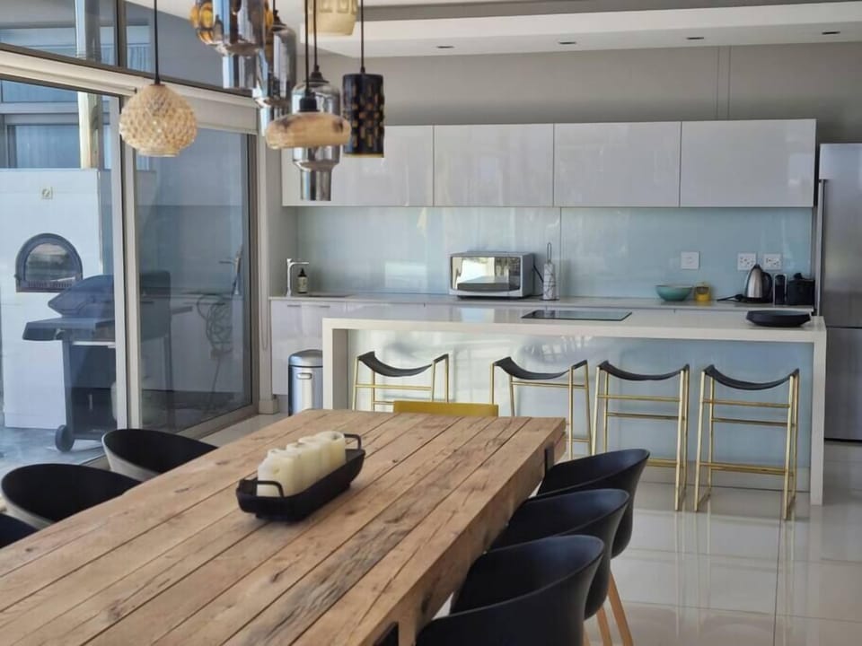 Kitchen with hob, microwave and stove