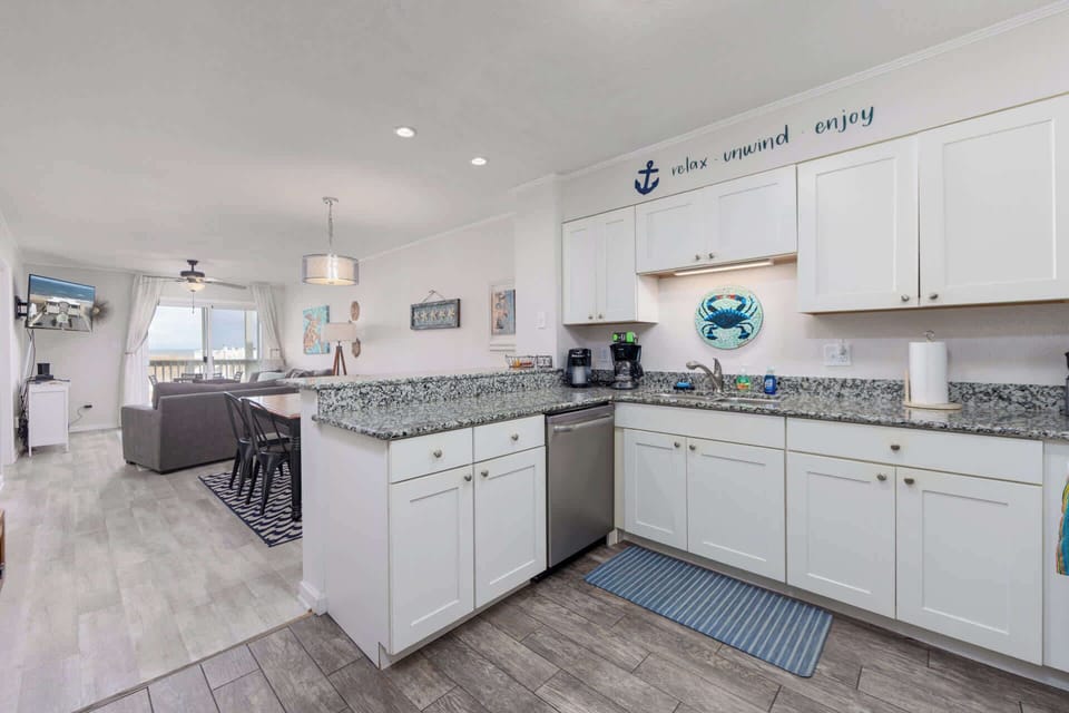 Fully Stocked Kitchen w/ Oven, Stovetop, Microwave, Dishwasher, Refrigerator, Microwave, and Cooking Utensils