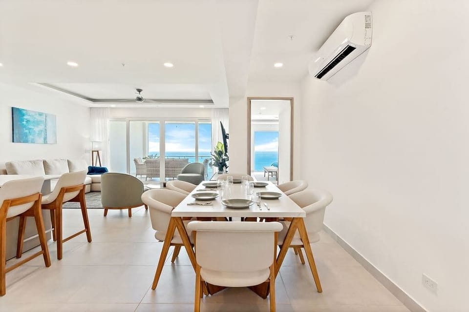 Live life in full view: ocean breezes and bright, open spaces.