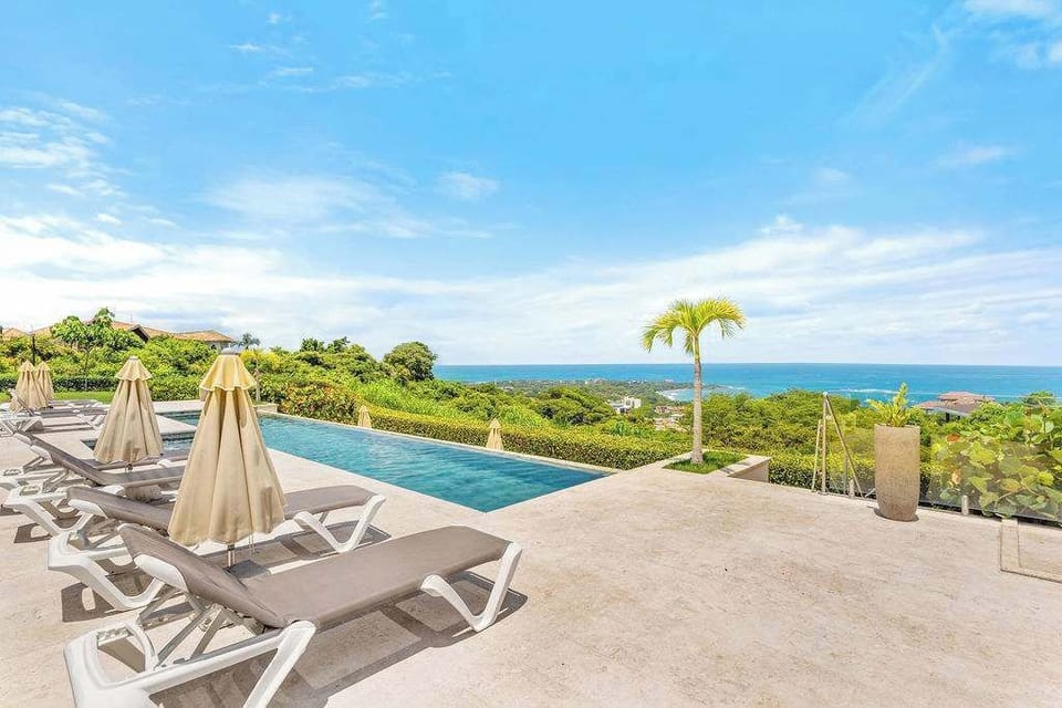 You, the pool, and the ocean. Imagine that!