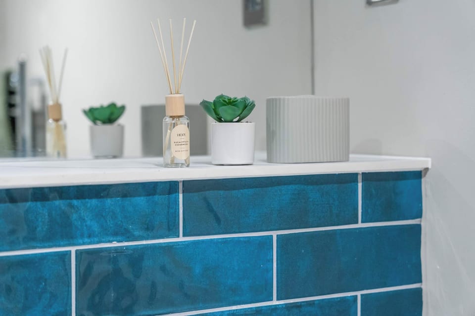 The beautiful teal bathroom featues a full size bath with overhead shower, a toilet, washbasin and plenty of room for your toiletries. 
