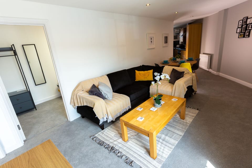 Doyle, Lounge area with Smart TV