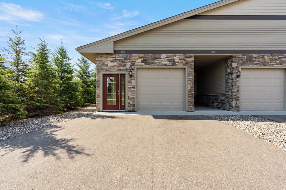 Lower Level Unit 820