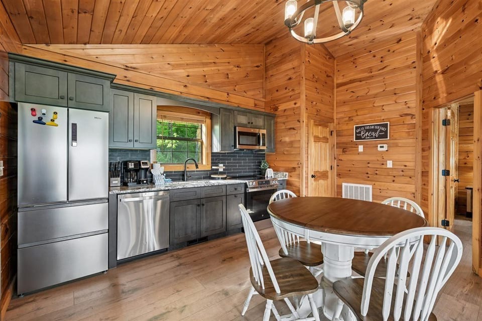04-Dining Room