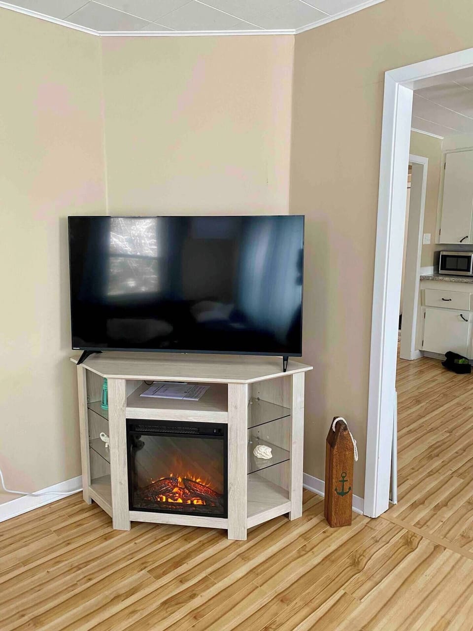 43" TV and 1500W electric fireplace