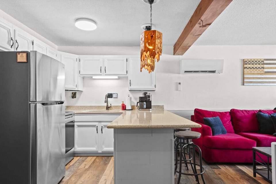 Enjoy the convenience of a well-stocked kitchen for all your dining needs