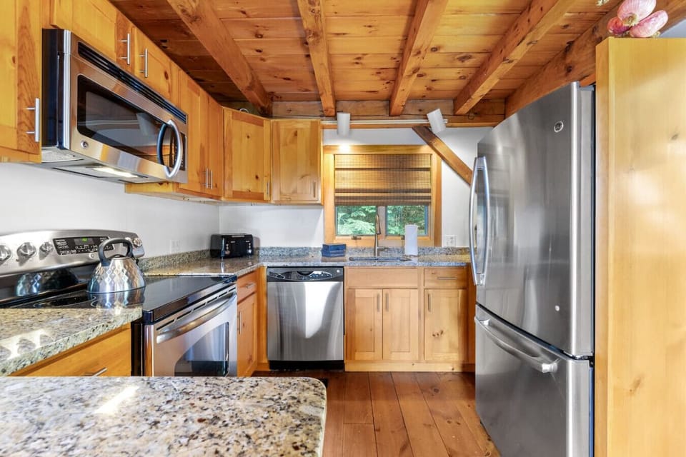 Kitchen crafted for cooks and creators alike.