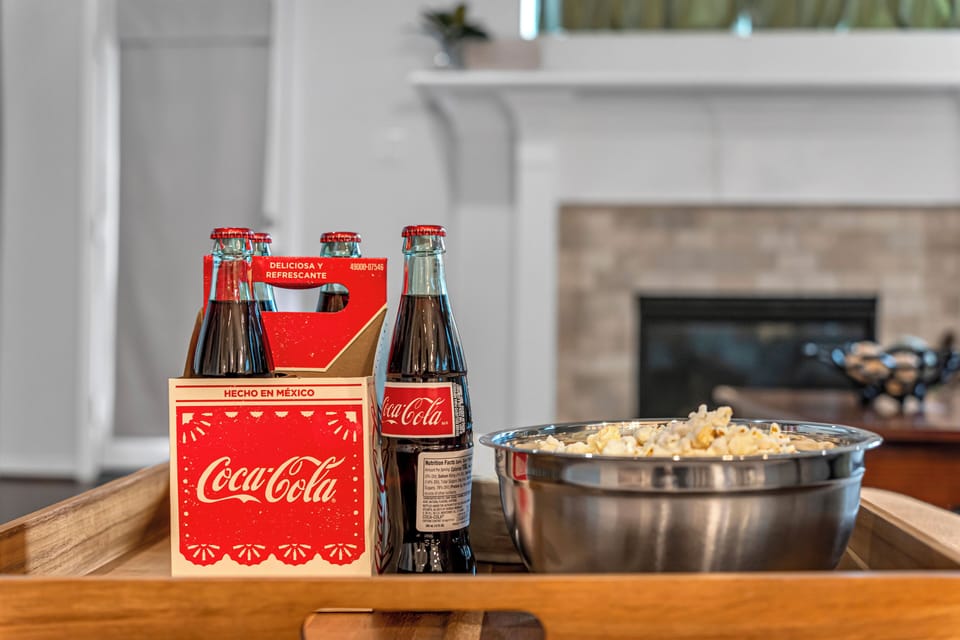 Movie night essentials! Popcorn and cold drinks are ready to enjoy!