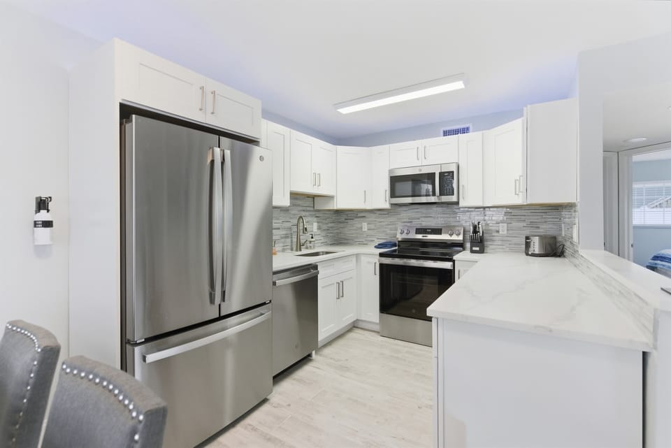 The full kitchen means guests can conveniently cook at home.