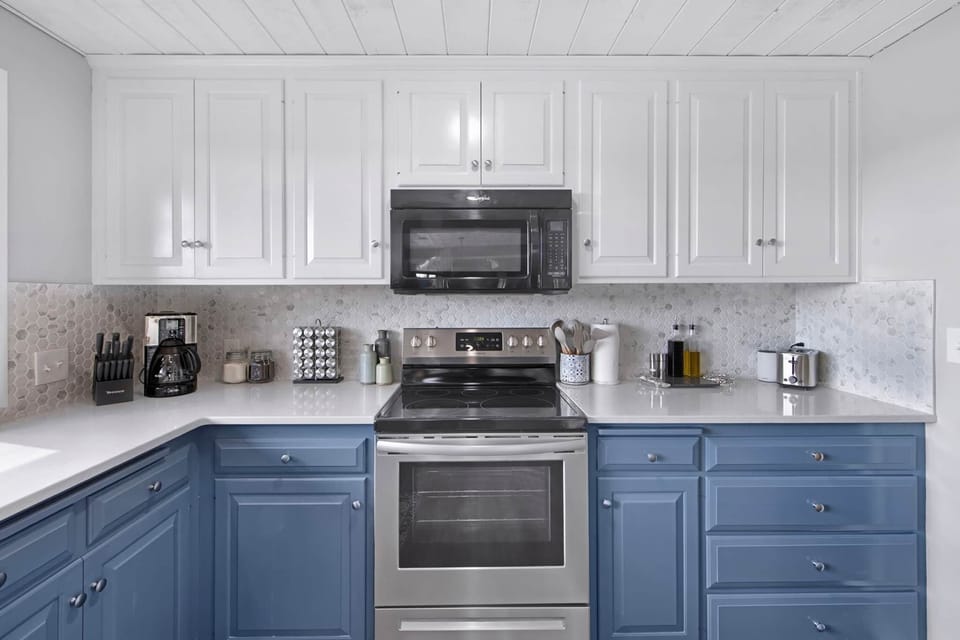 Kitchen Stove and Microwave