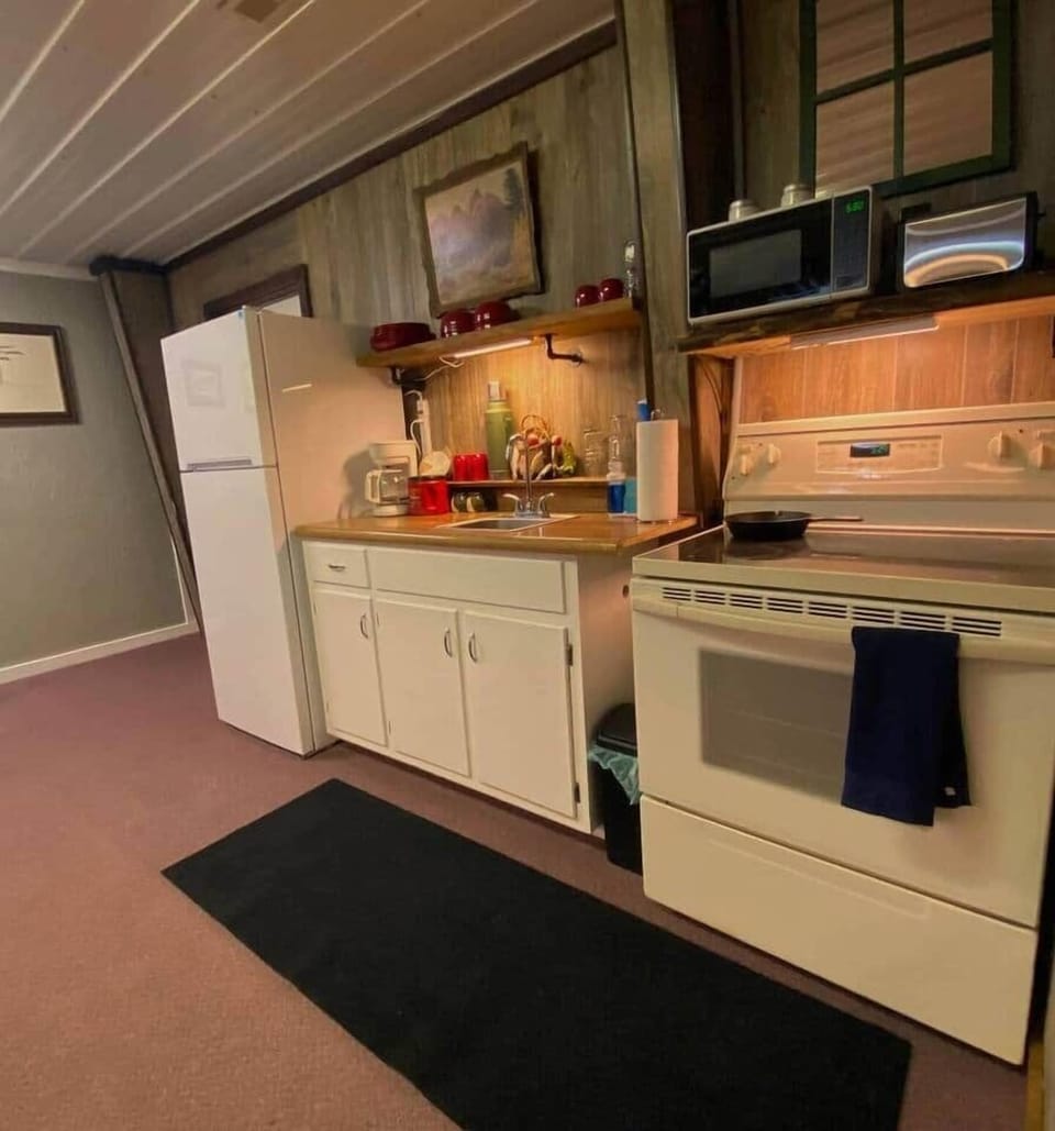 Full kitchen