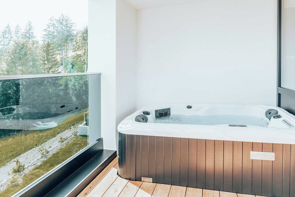 Indoor spa tub