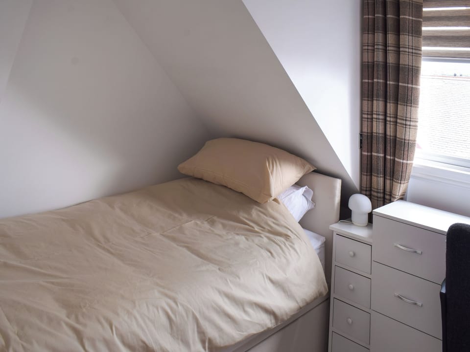 Upstairs Twin Room | Greens Cottage, Girvan