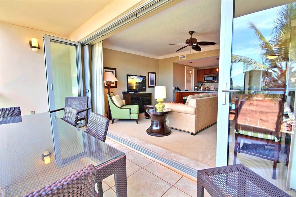 HKH-338 Indoor-outdoor living at its finest?dine al fresco or relax in island luxury just steps from your lanai