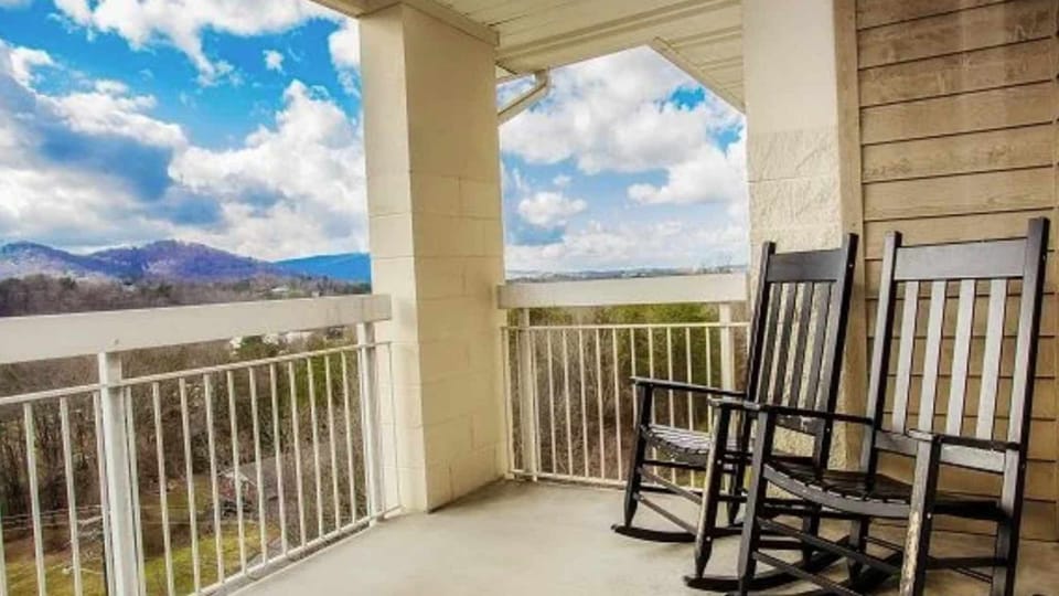Whispering Pines 651 Penthouse Three Bedroom Sleeps 8 Pigeon For