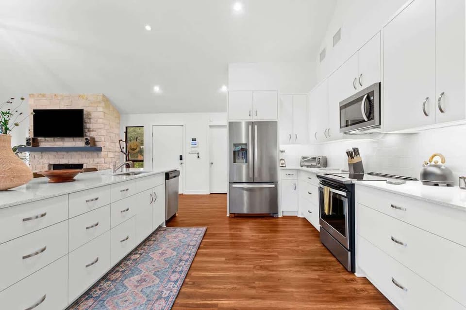Large Kitchen w/ Room