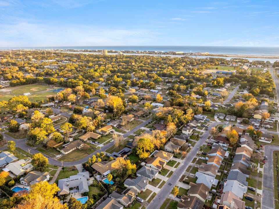 Central Location Convenient to the Beach and Military Bases