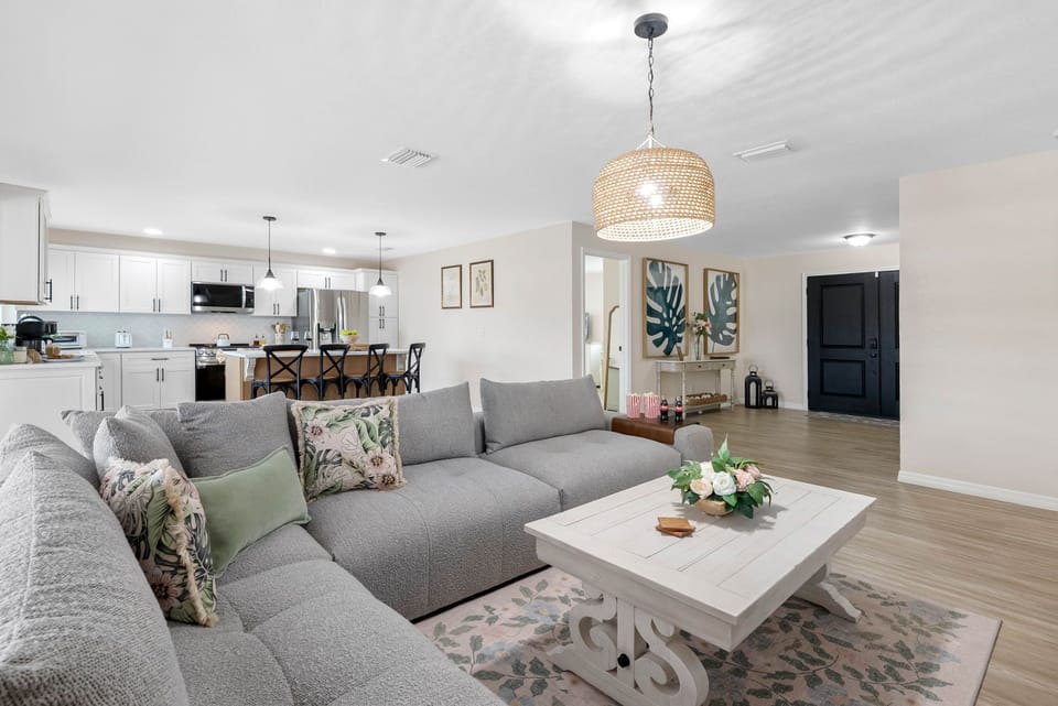 This light-filled living area boasts a cozy sectional, chic décor, and a breezy ceiling fan. It’s an ideal spot to gather with family and friends, watch a favorite show, or simply unwind after a day of exploring Apollo Beach.