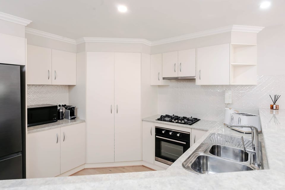 Full Kitchen - coffee pod machine, fridge, microwave, toaster, kettle, stove top, oven