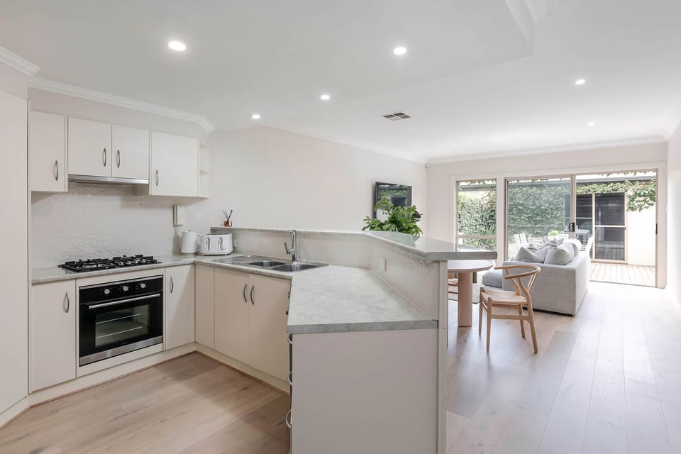 Full Kitchen - coffee pod machine, fridge, microwave, toaster, kettle, stove top, oven