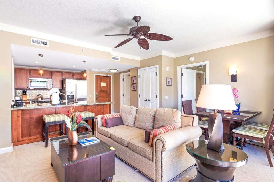 HKH-318 From morning breakfast to evening sunsets?this space has you covered