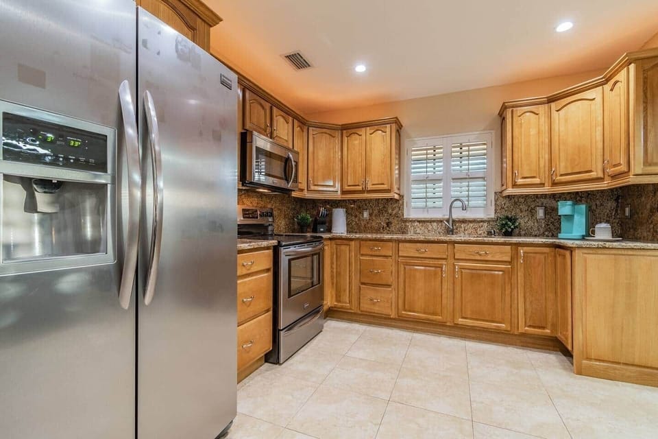 Beautiful kitchen fully equipped with all essentials