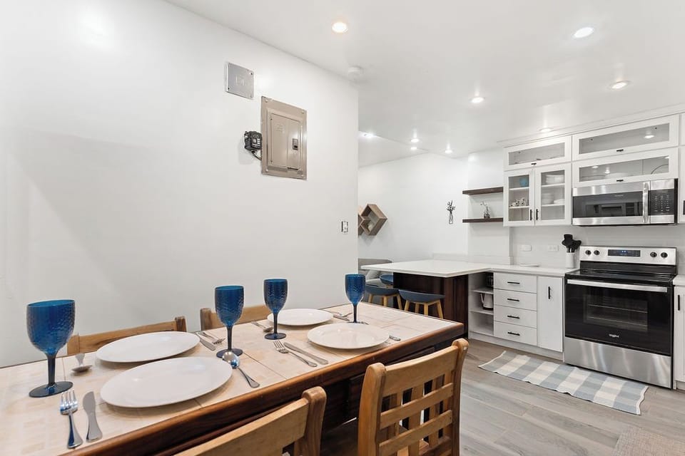 Dining area for 6