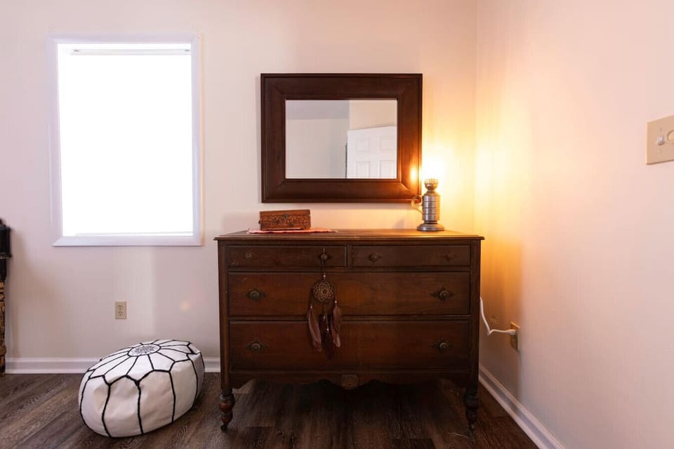 Original antique brown wood dresser adds timeless character to the room, offering both charm and practical storage. ✨🪵