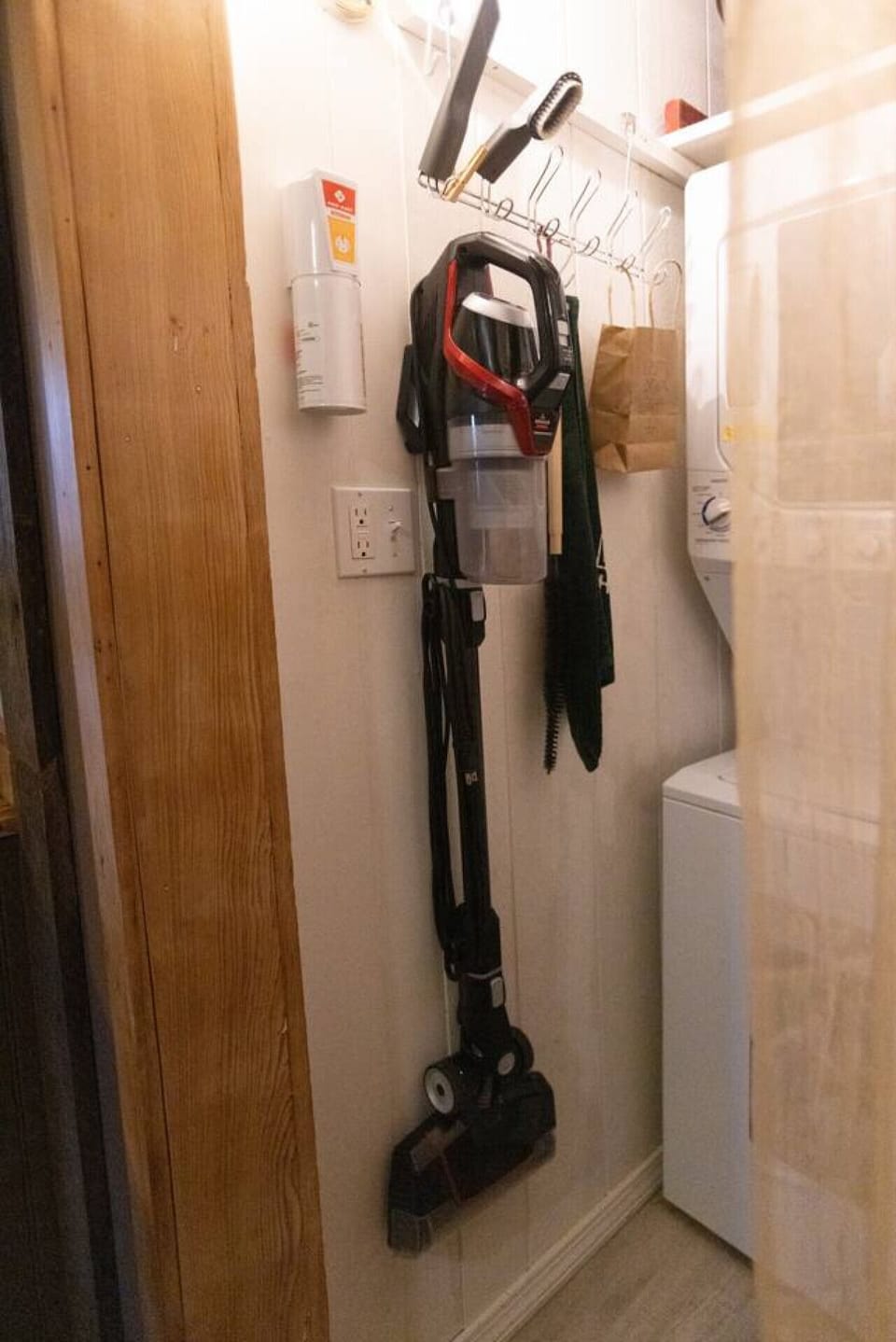 The cleaning closet features a vacuum and a fire extinguisher for convenience and safety. 🧹🔥