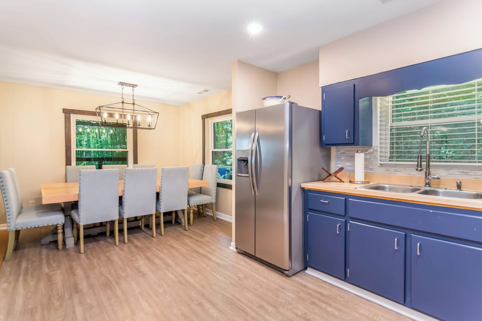 Convenient kitchen into the dining area.
