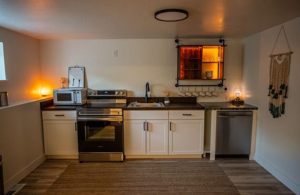 Enjoy the full kitchen!