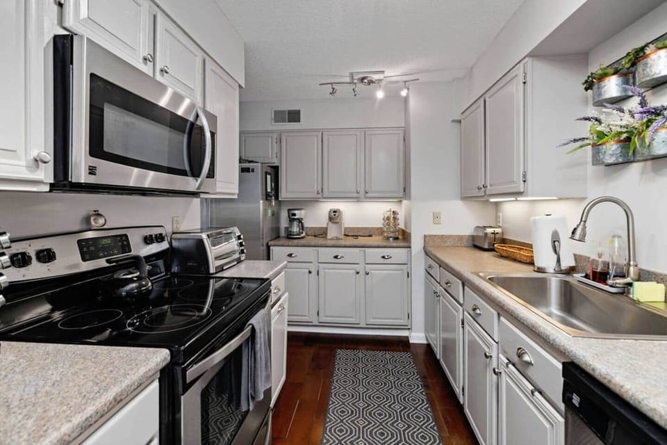 Cook like a pro in our fully stocked kitchen—everything you need for family meals or wine country feasts
