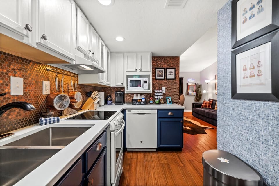 Bright, modern kitchen