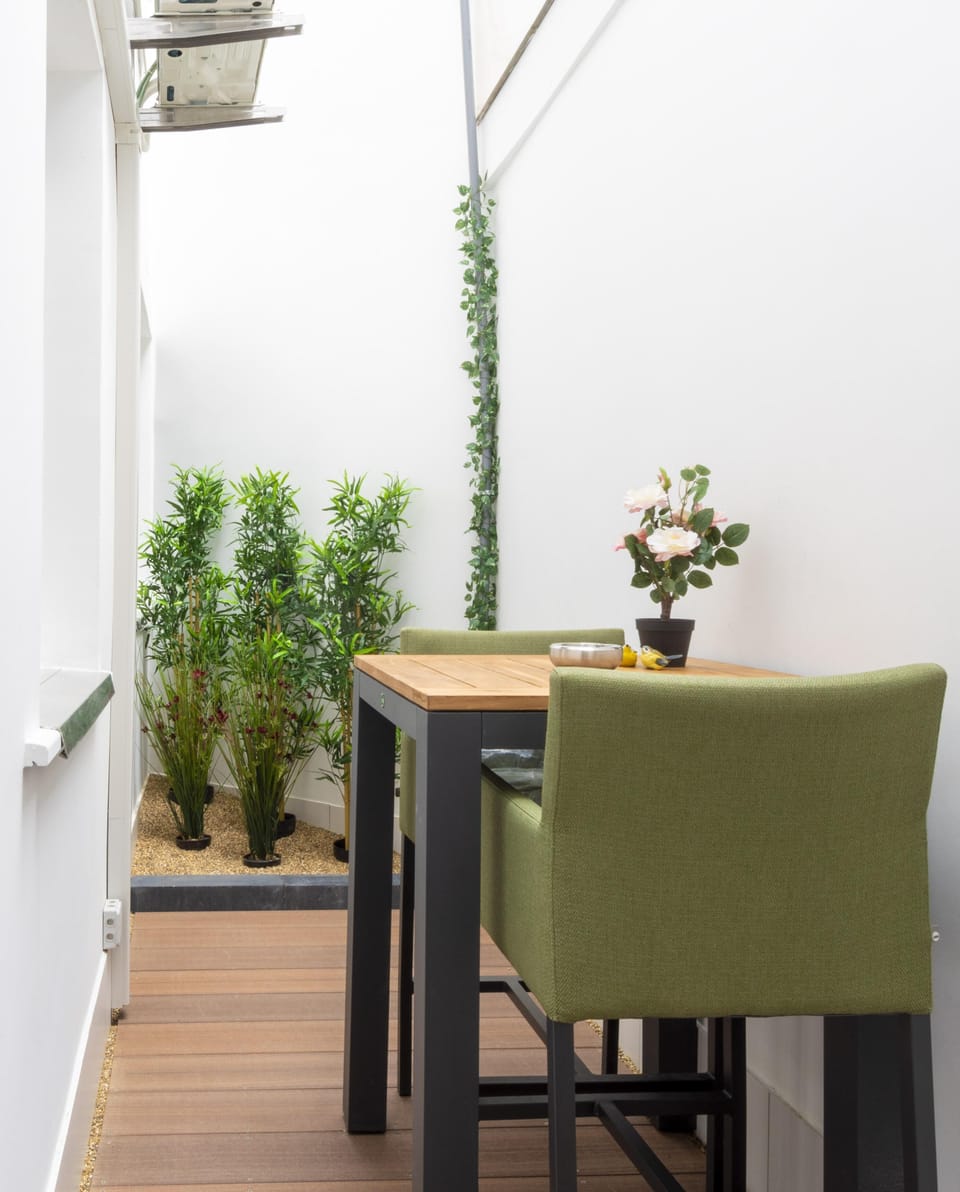 Elegant Dining Corner with Green Accents
Share meals in style with lush plants and a modern dining setup that feels fresh and inviting.