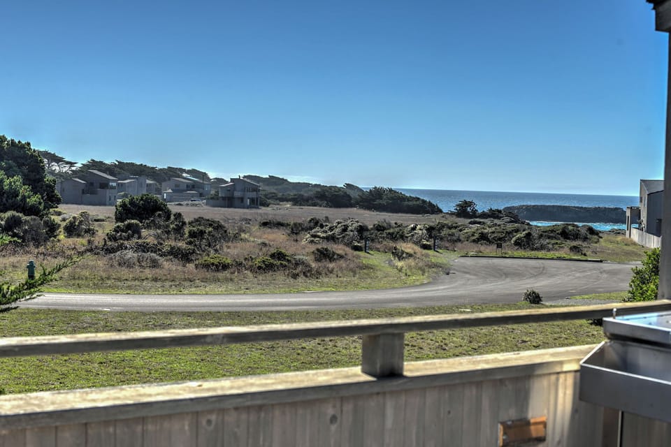 View of cul de sac (end of Leeward Rd) and ocean from upper level south deck